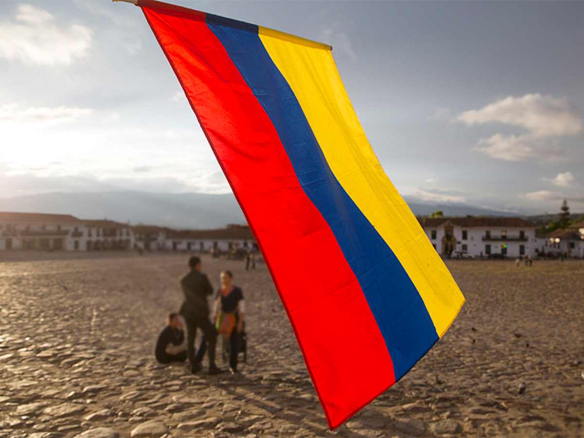 Guía Completa Envíos a Colombia | Transporte aéreo y marítimo